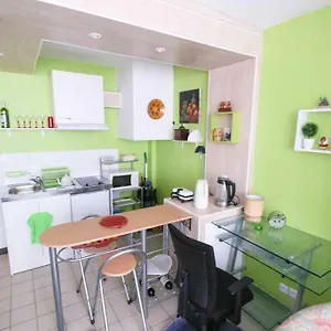 Métro Pigalle,garçonnière 25 M2, 3 Per, Cabarets Théâtres,restaurants,tout Confort Paris