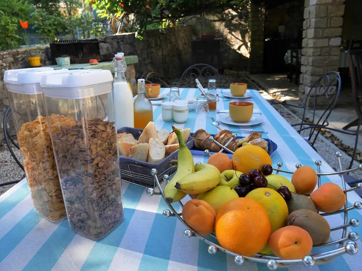 Le Mas Des Oliviers Salernes Bed & Breakfast